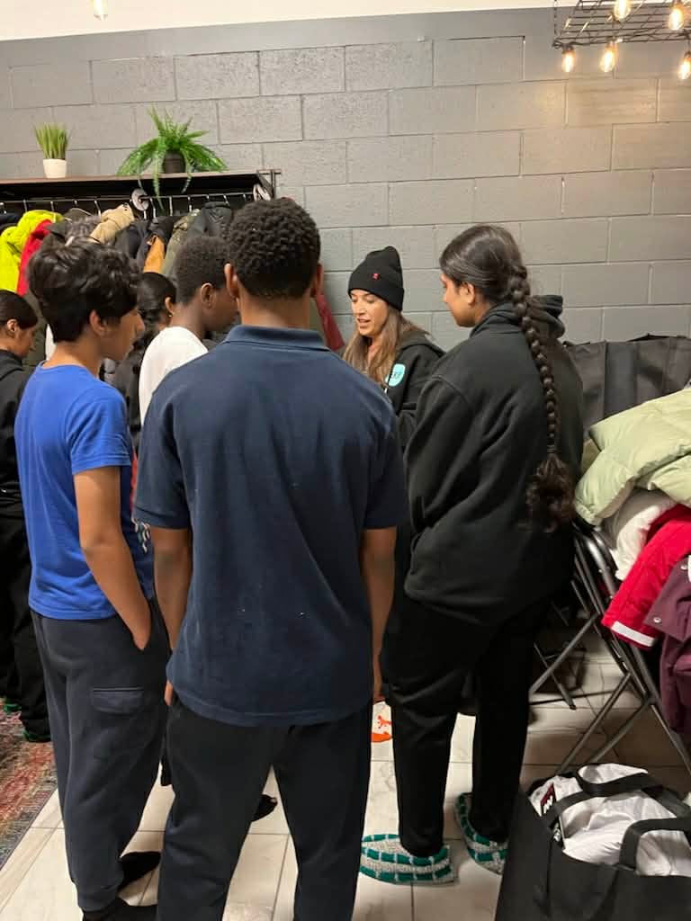 Nancy avec des jeunes à La Base
